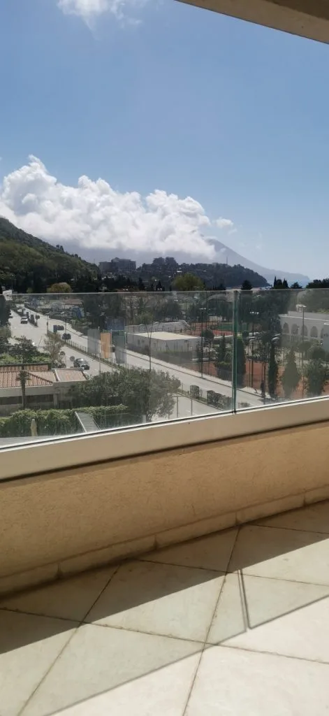 Terasa stana u Budvi