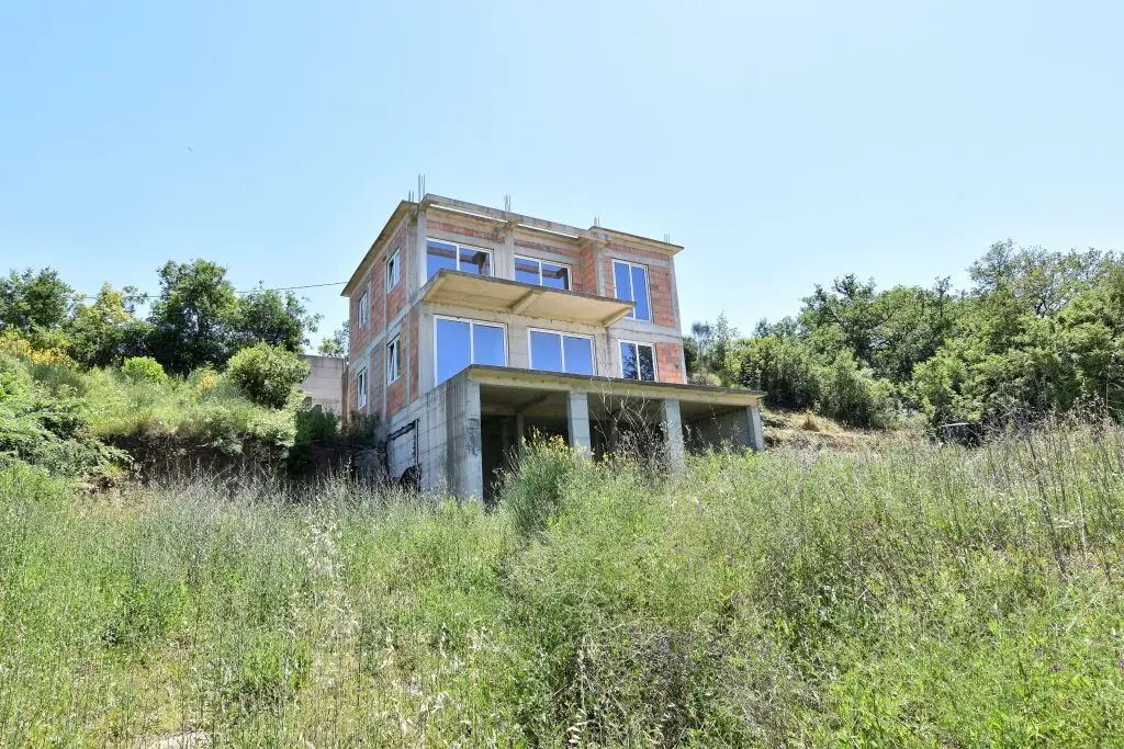 Plac sa kućom