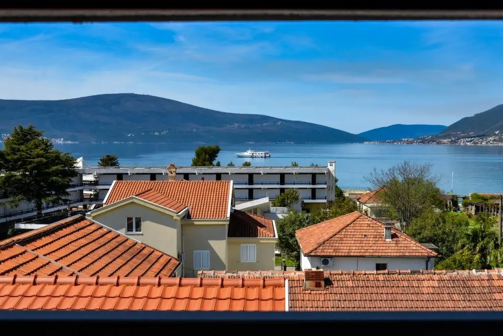 Pogled na zaliv u Tivtu