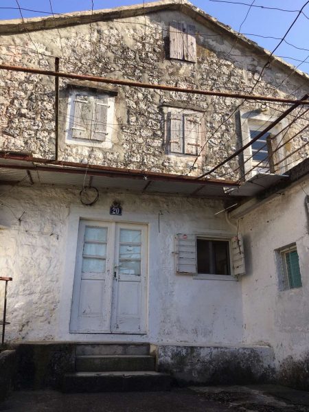Stara kamena kuća u Škaljarima