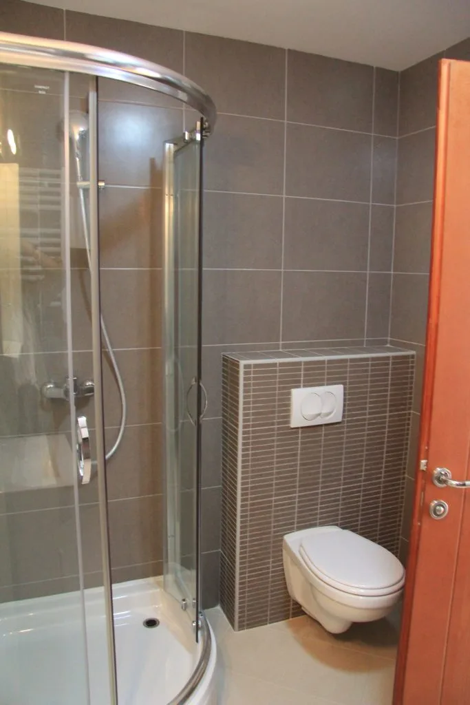 Jednosoban stan u Bečićima 57m2 s pogledom na more-tus kabina