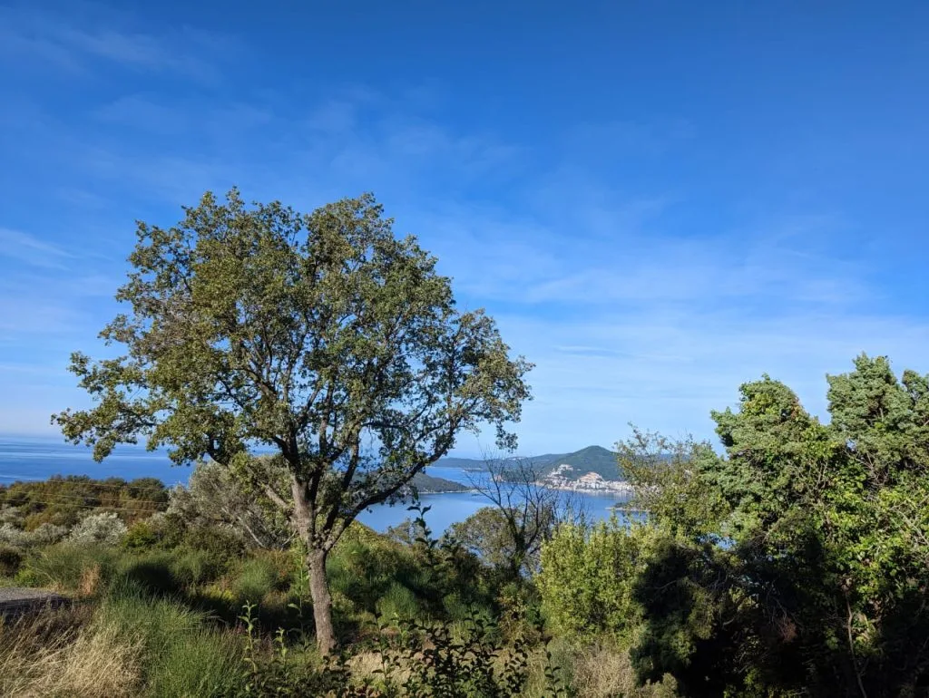 Plac na Čelobrdu sa jedinstvenim pogledom na more