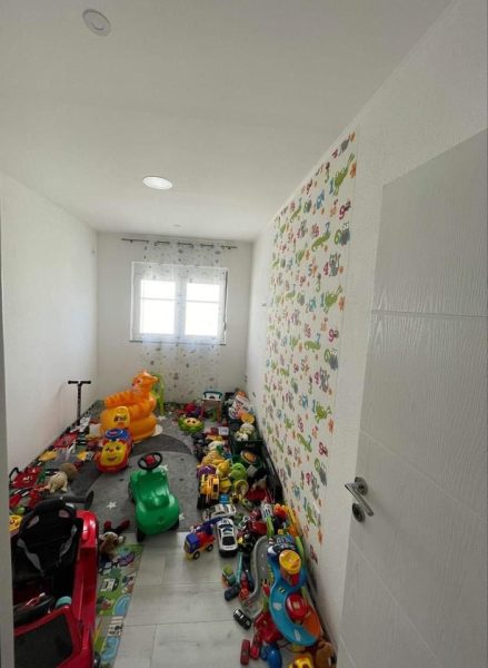 Dečja soba sa igračkama