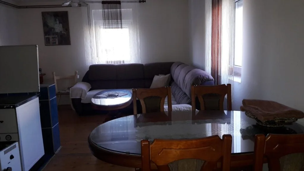 Dnevna soba sa trpezarijom