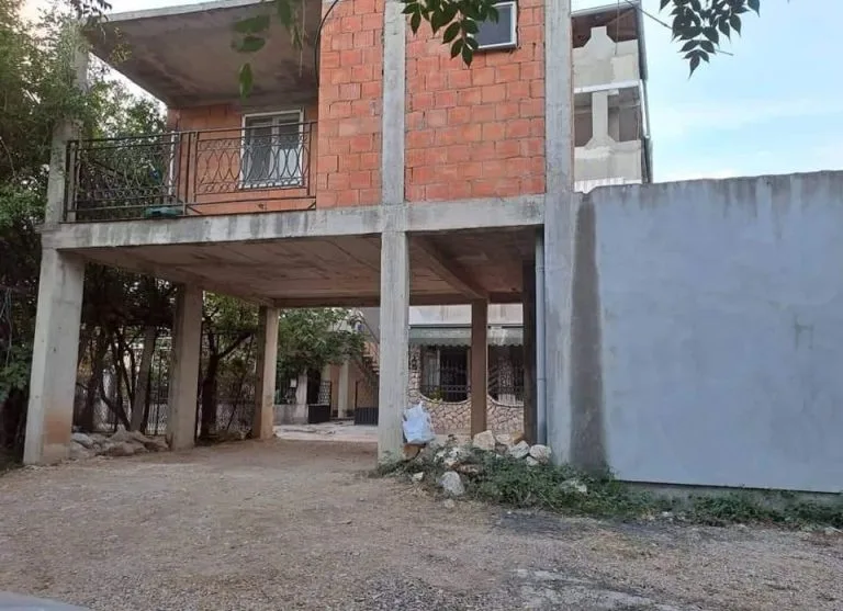 Nezazidana kuća