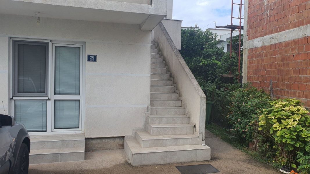 Stepenice van kuće