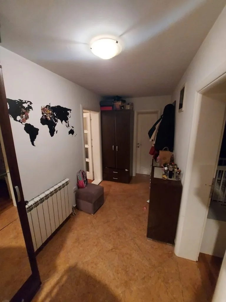 Hodnik u kući sa tepisima