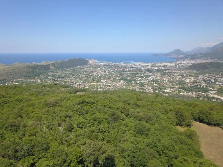 Pogled sa placa na celi grad