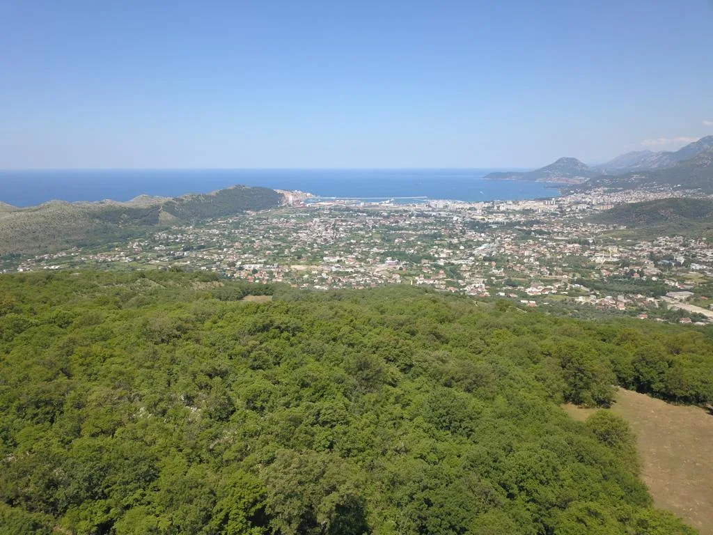 Pogled sa placa na celi grad