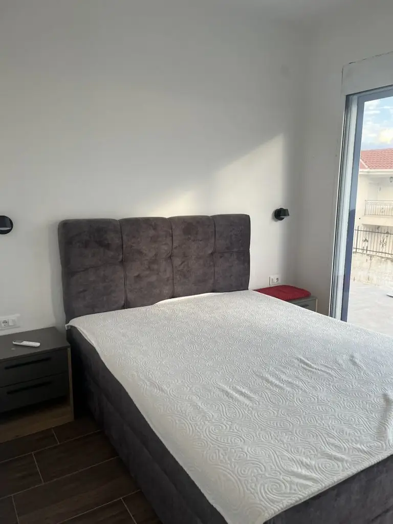 Bračni krevet u spavaćoj sobi