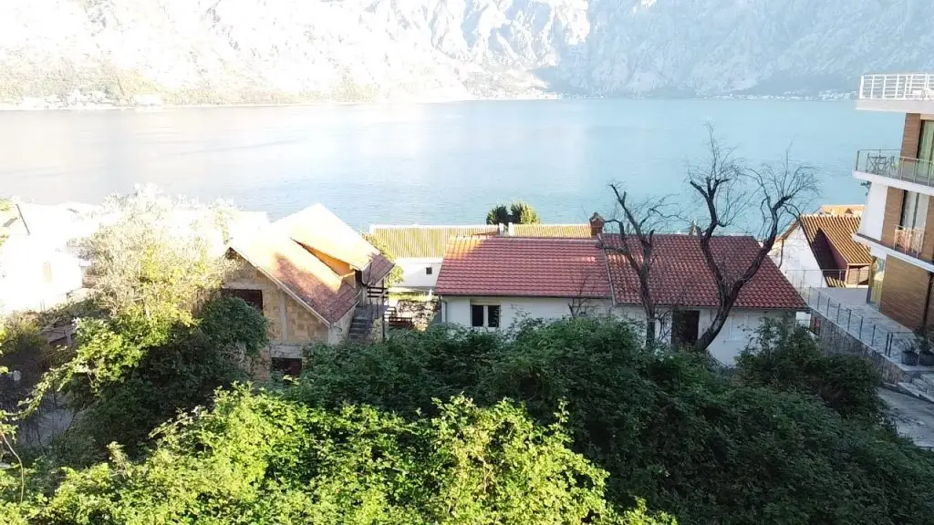 Pogled na more iz naselja