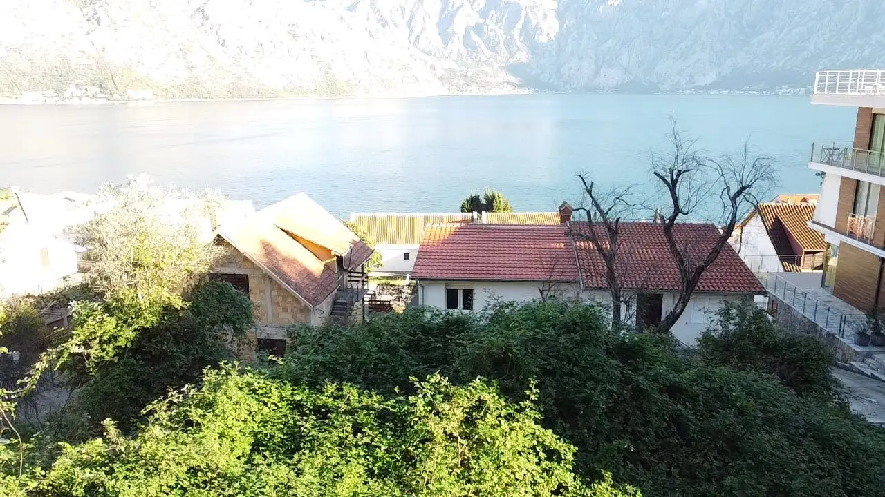 Pogled na more iz naselja