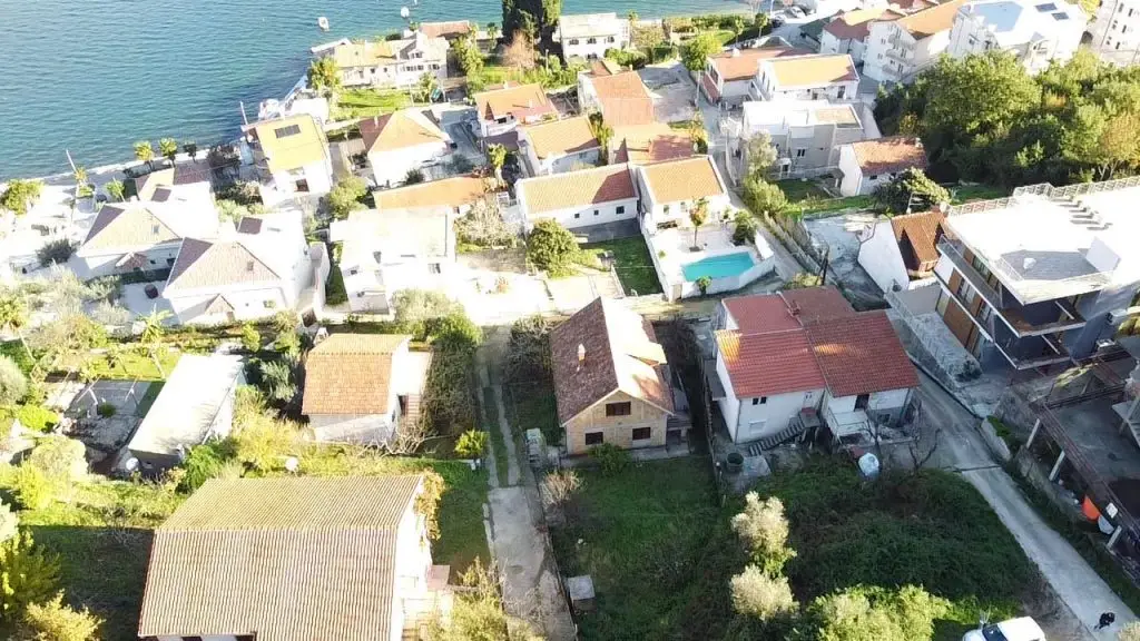 Prikaz naselja sa izlazom na more