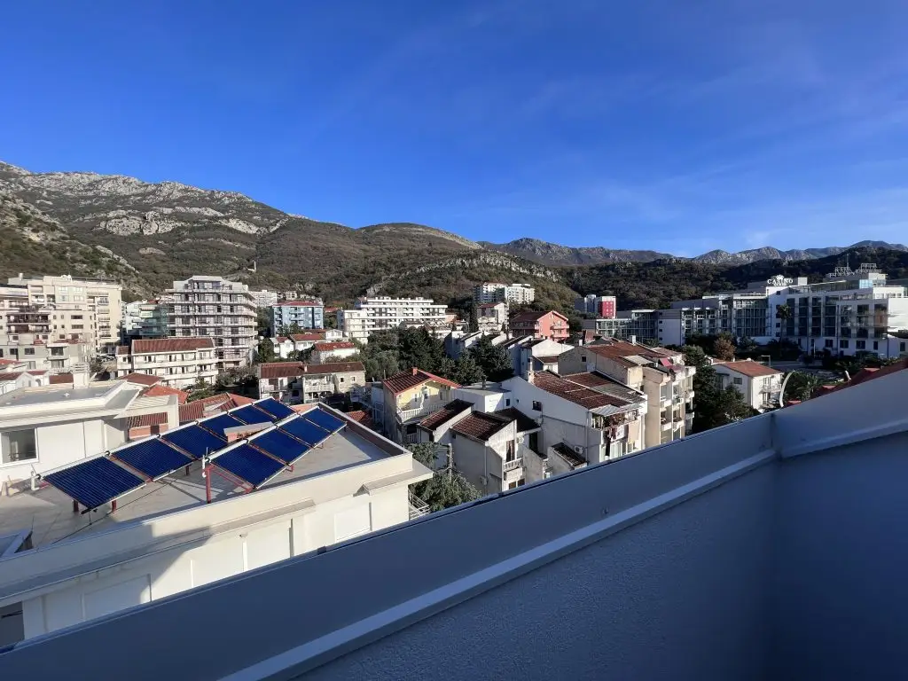 Pogled iz stana u Bečićima