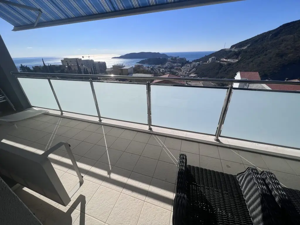 Prijatan pogled sa terase u Ivanovićima