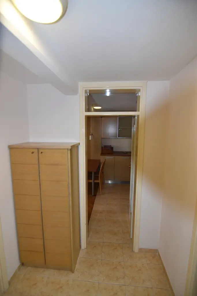 Hodnik za cipelarom