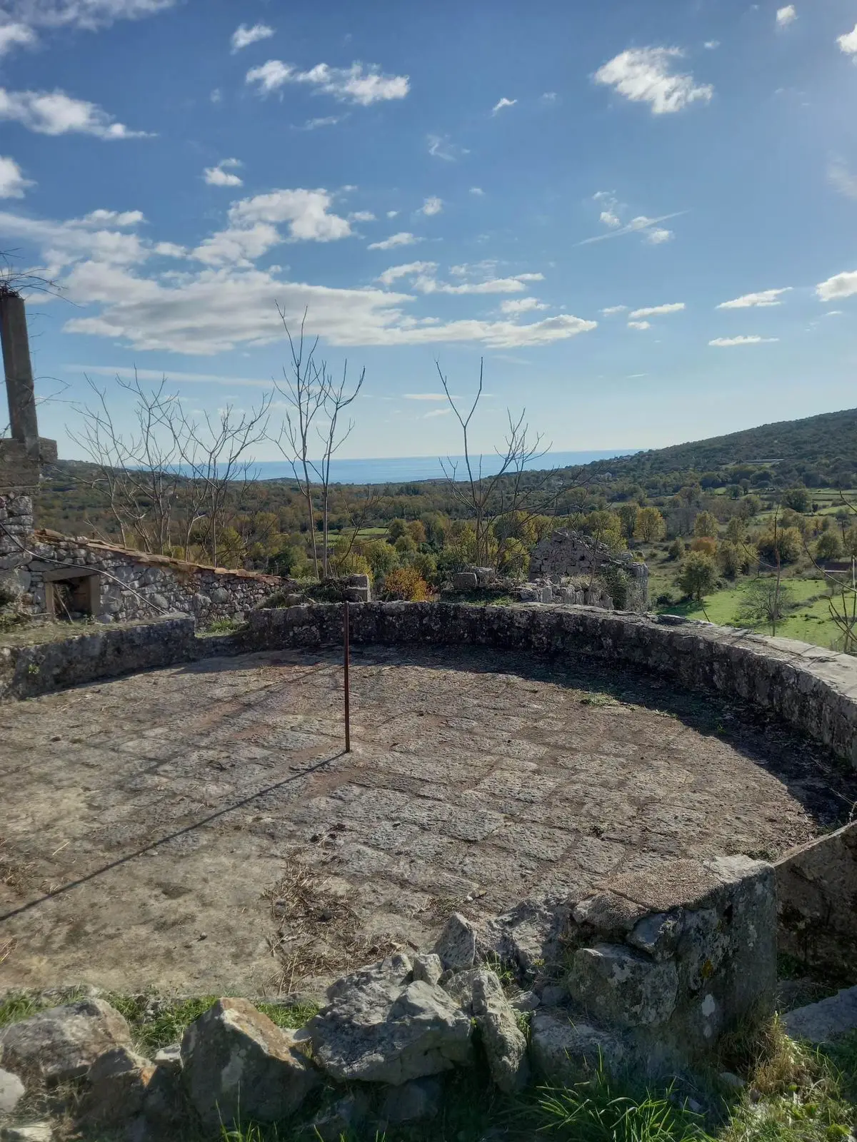 Kameni balkon sa panoramom