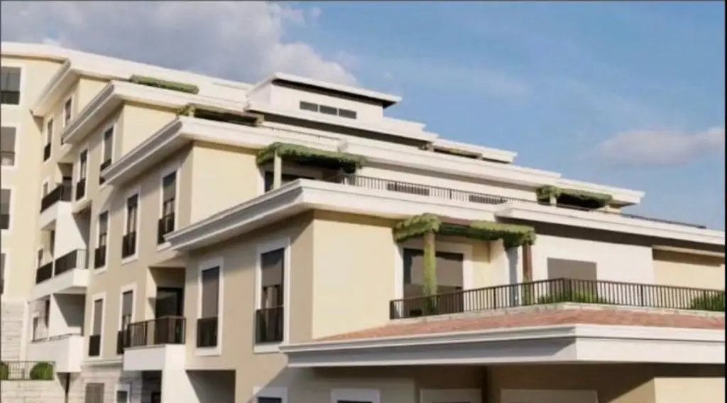 Urbanizovan plac za izgradnju stambene zgrade u Tivtu