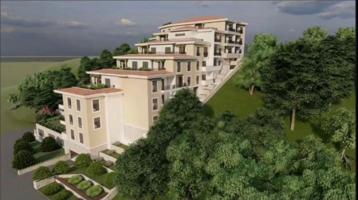 Urbanizovan plac za izgradnju stambene zgrade u Tivtu