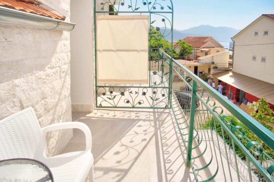 kuća blizu mora u Crnoj Gori