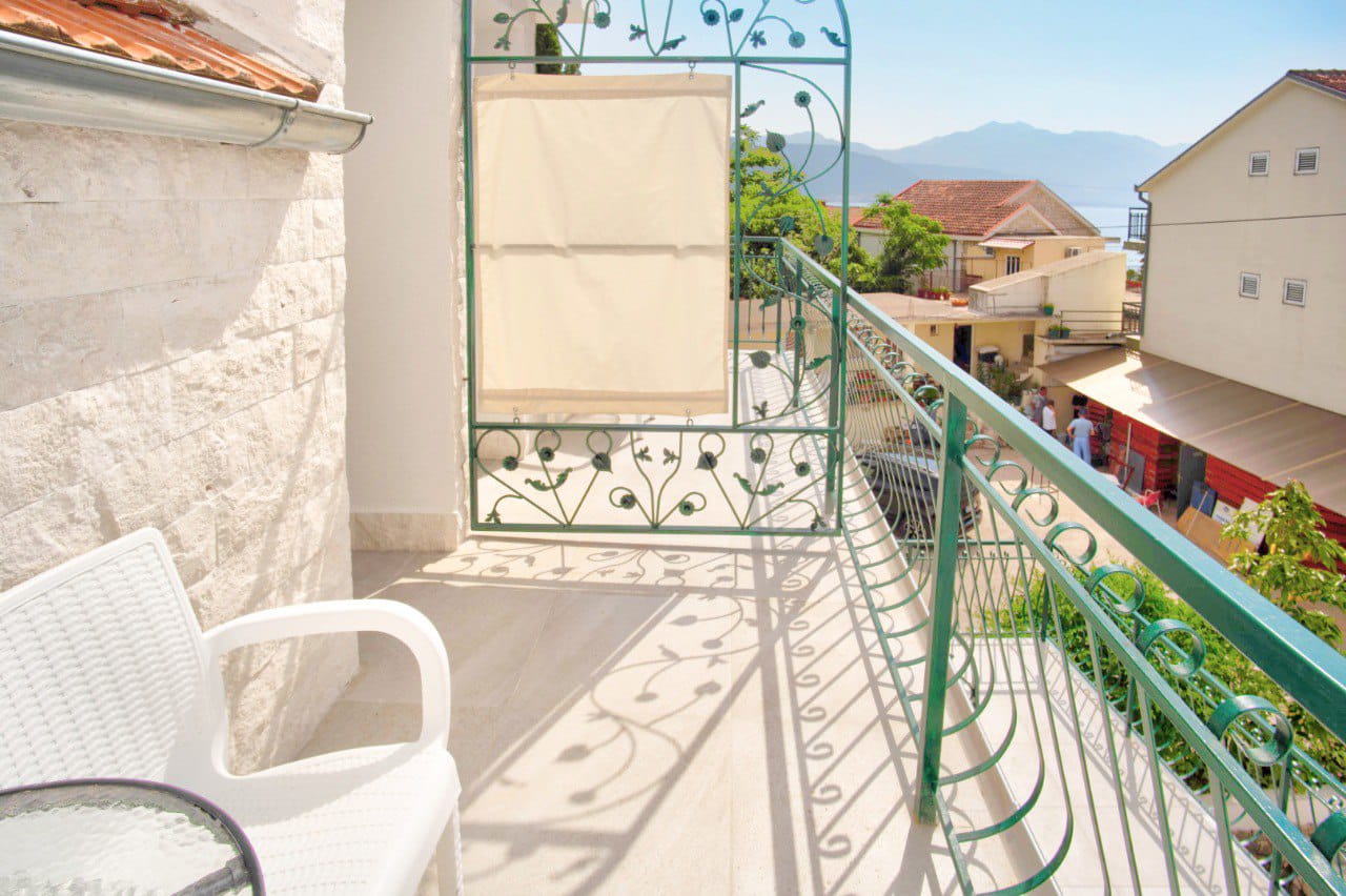 kuća blizu mora u Crnoj Gori