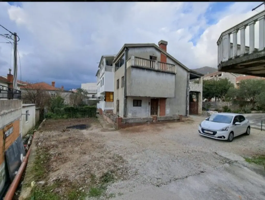 kuća u Tivtu u Crnoj Gori