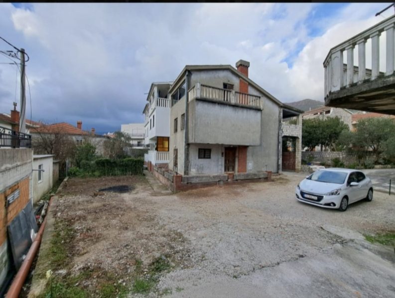 kuća u Tivtu u Crnoj Gori