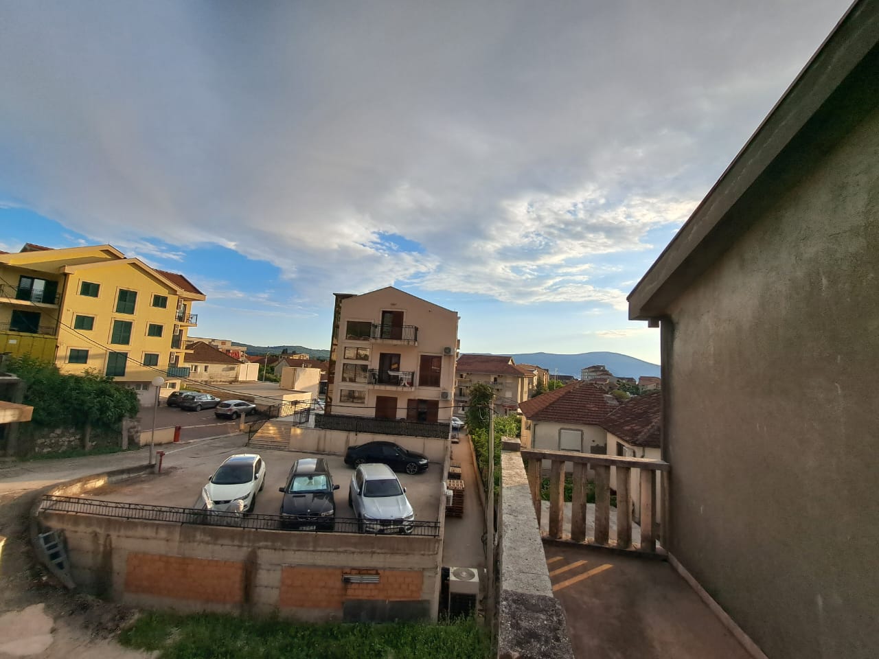 prodaja kuće sa dvorištem