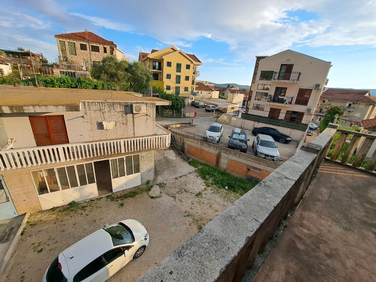 kuća sa dvorištem u Crnoj Gori