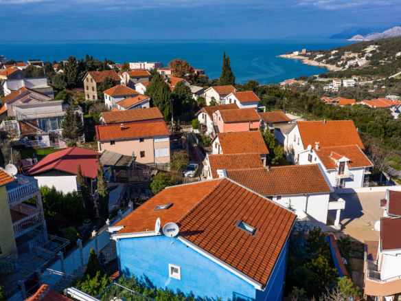 kuća u Crnoj Gori sa pogledom na more