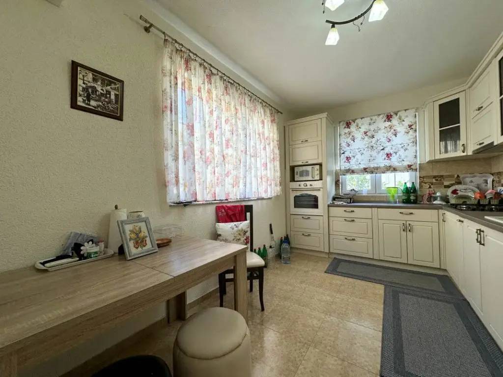 kuća na lokaciji Mirovica