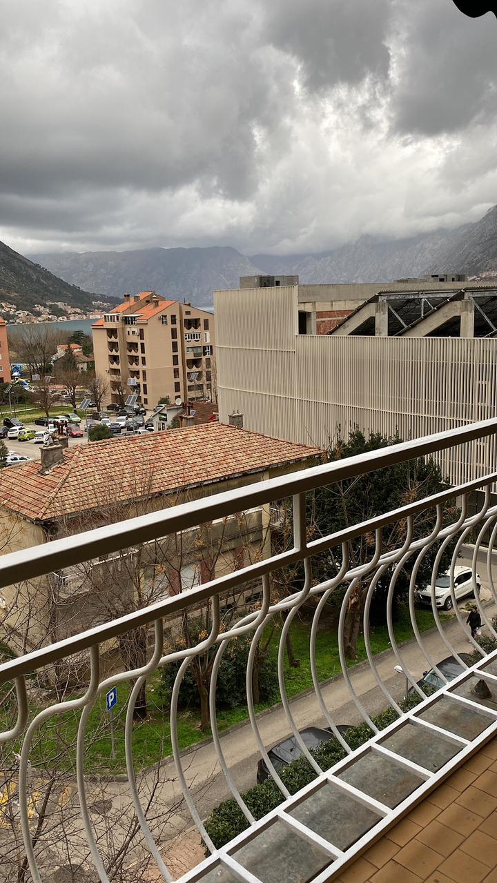 dvosoban stan u Kotoru sa pogledom na more