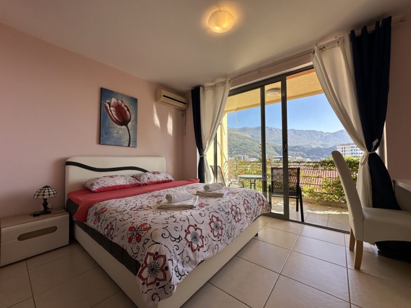 garsonjera u Bečićima u kopmpleksu sa bazenom