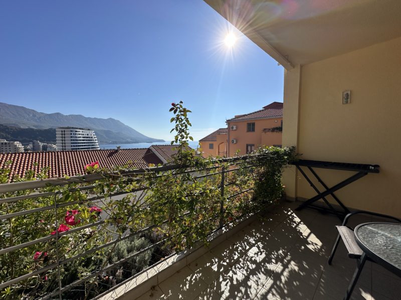 stan u Bečićima sa pogledom na more