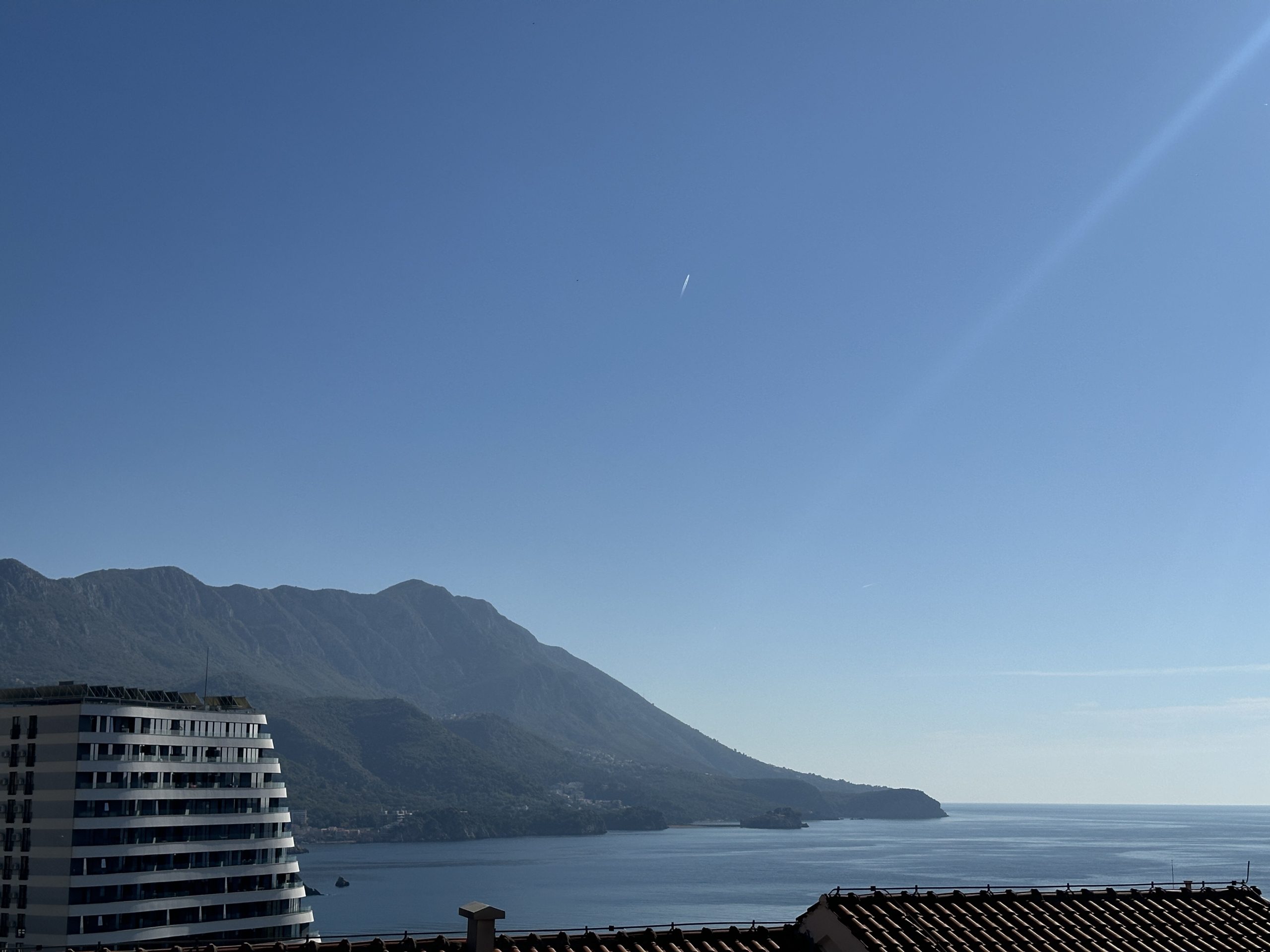 garsonjera u Bečićima sa pogledom na more