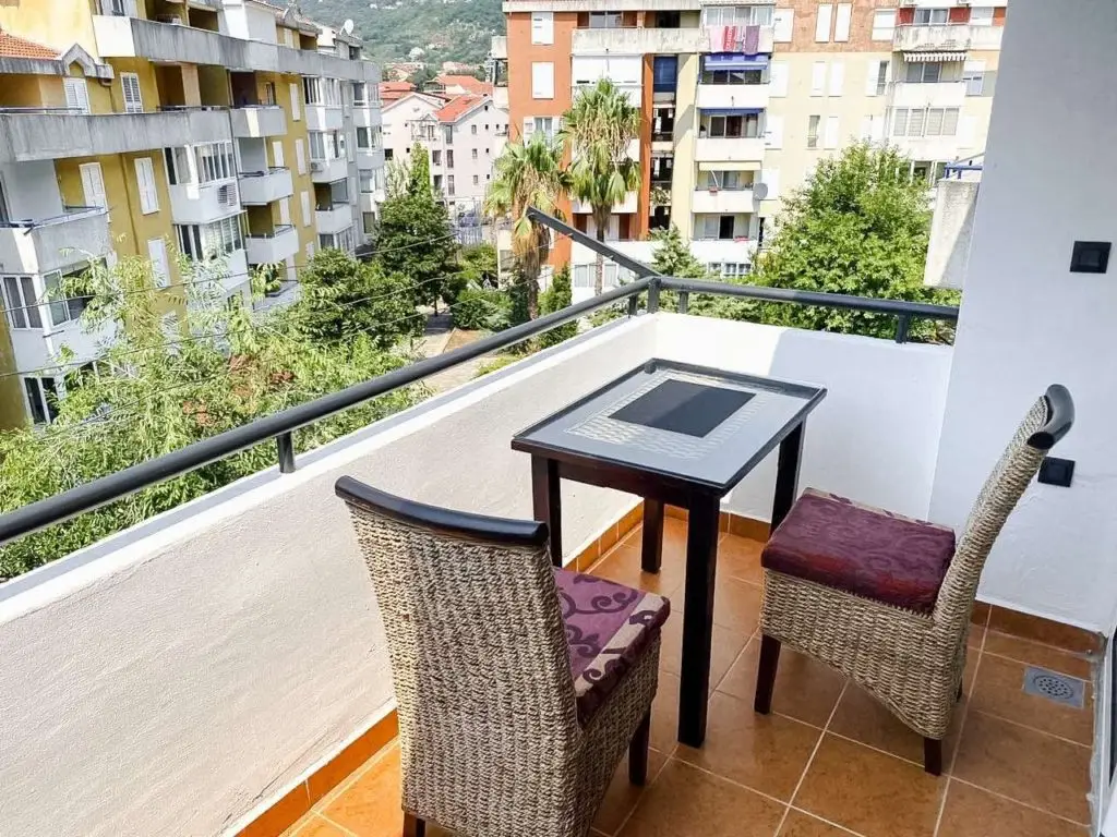 kompletno renoviran dupleks u Budvi
