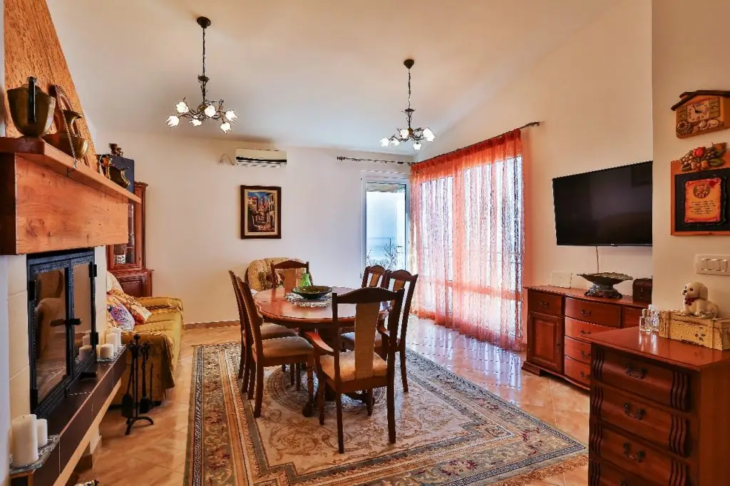 kuća sa nameštajem u Sutomoru