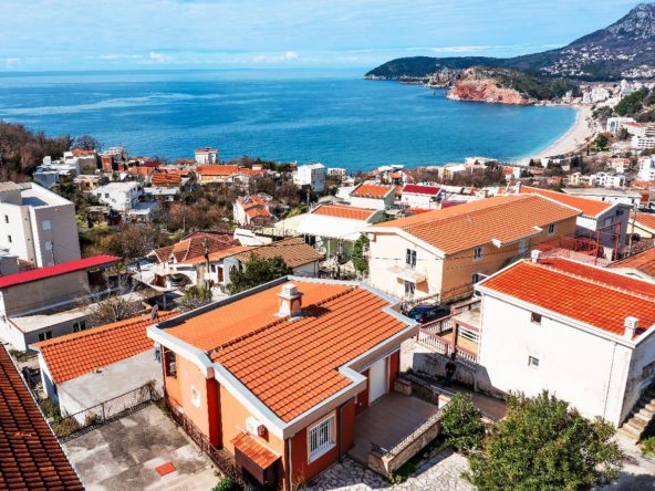 kuća u Sutomoru sa pogledom na more
