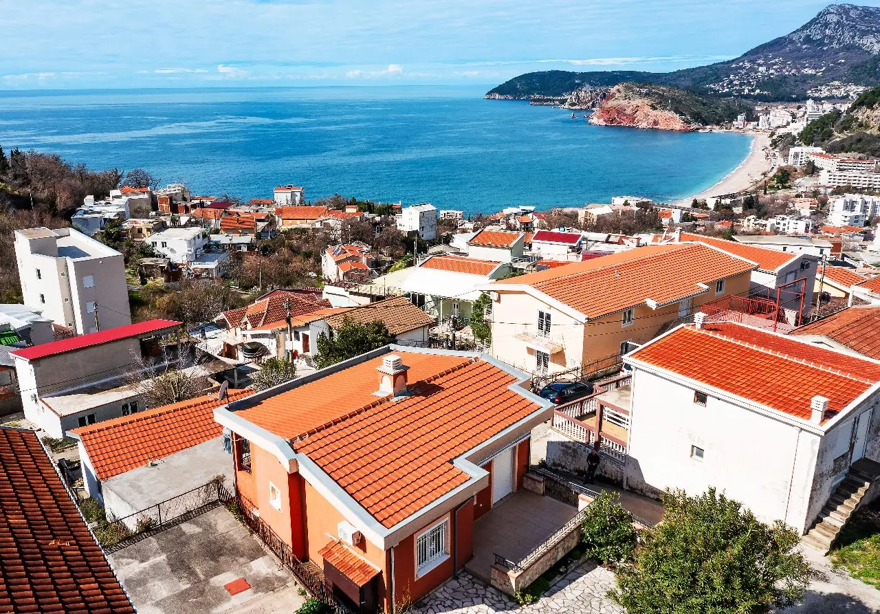 kuća u Sutomoru sa pogledom na more