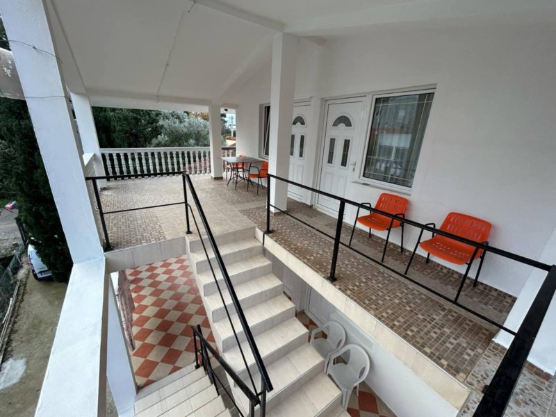 kuća trospratna u Crnoj Gori