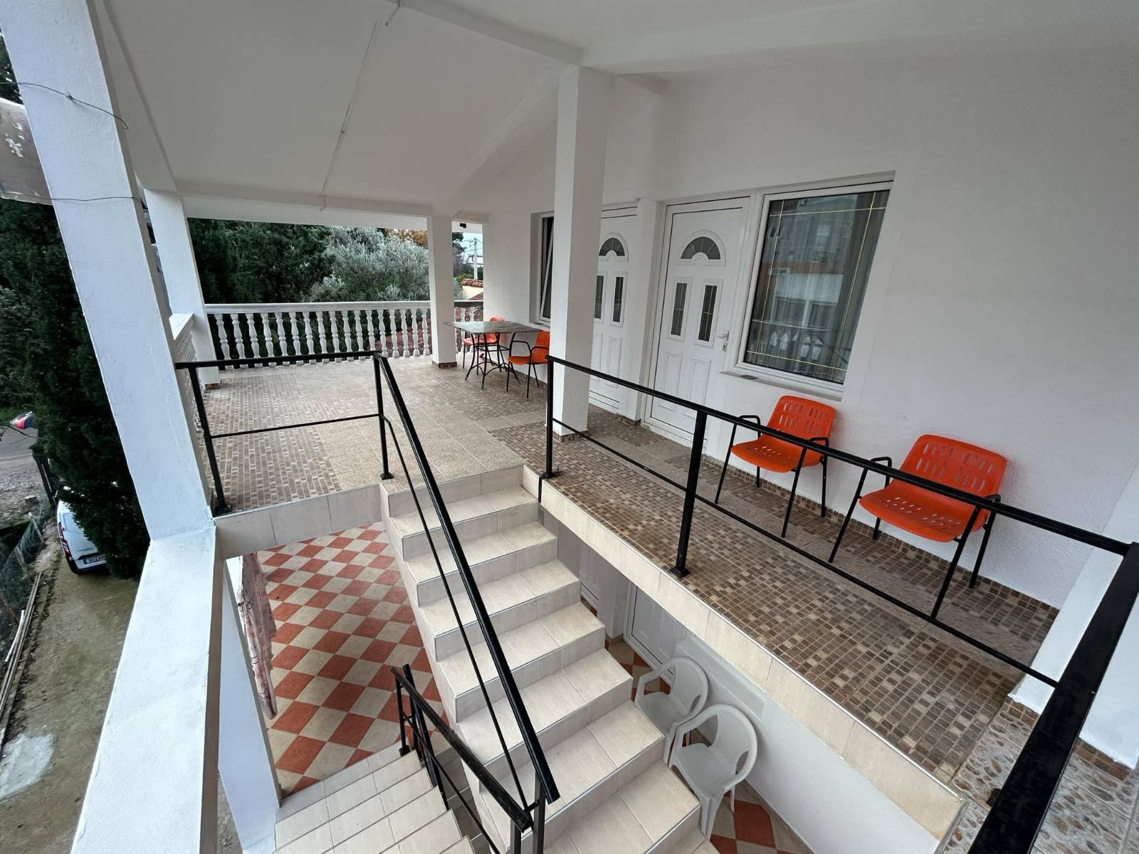 kuća trospratna u Crnoj Gori