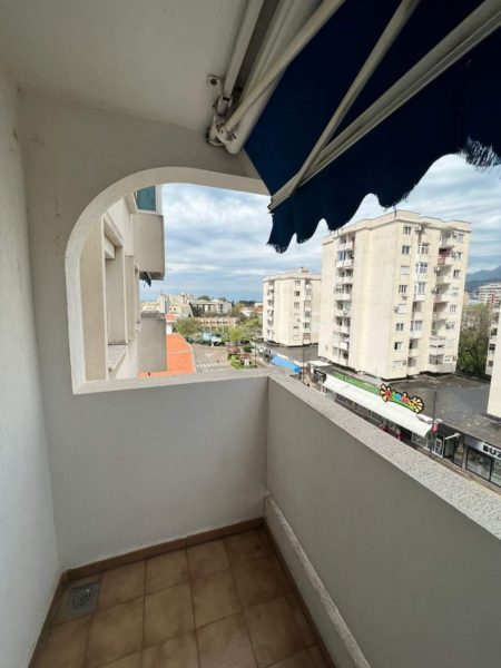 opremljen stan u centru Bara