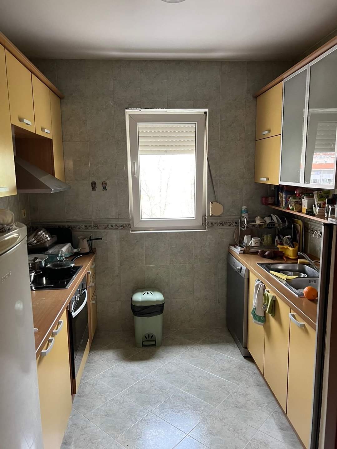 namešten četvorosoban stan u Crnoj Gori