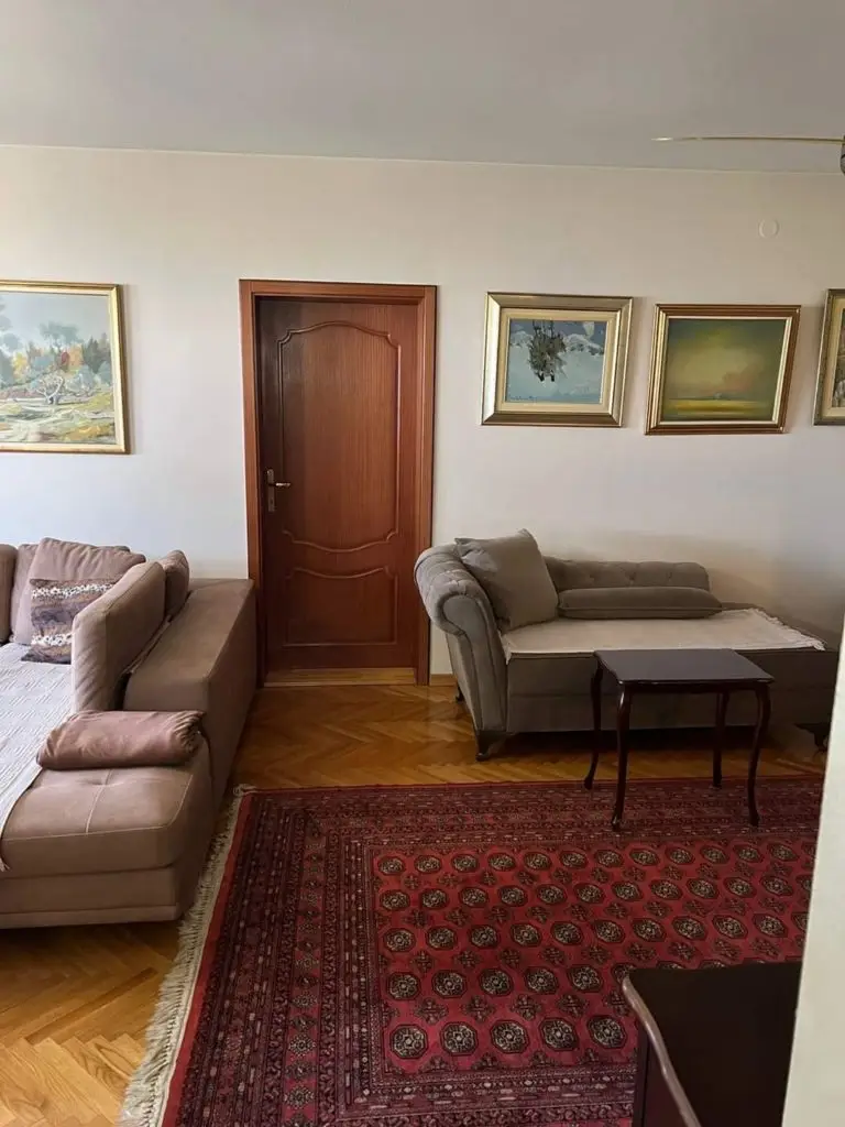 četvorosoban stan u Baru