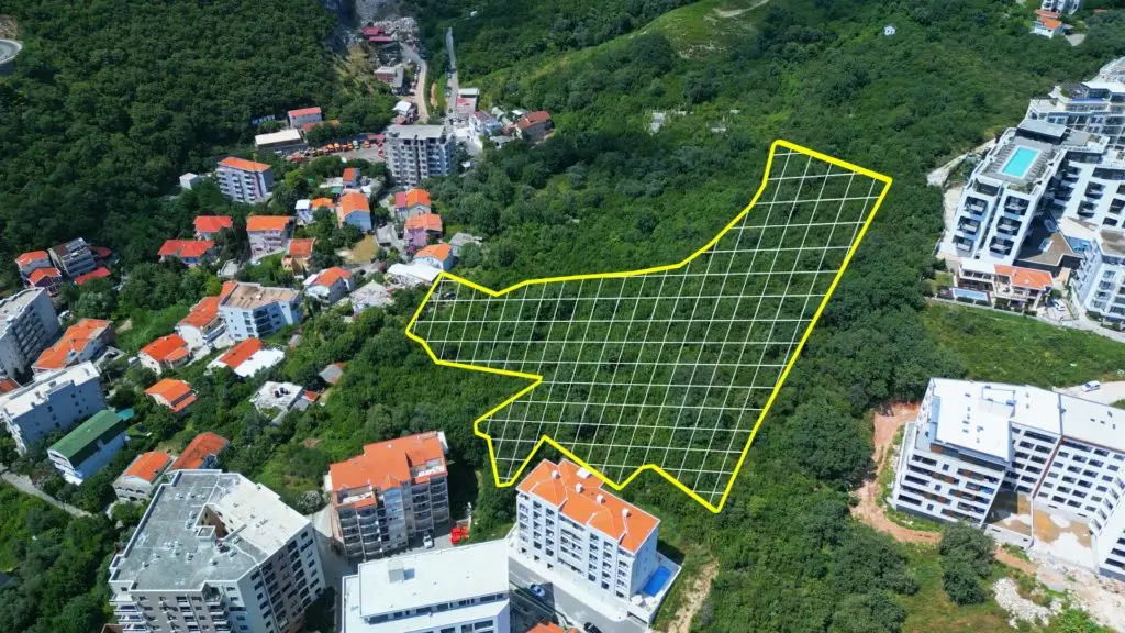 plac u Bečićima sa pogledom na more