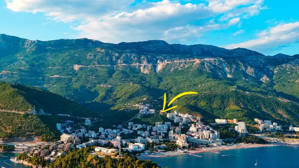 plac u Bečićima sa pogledom na more