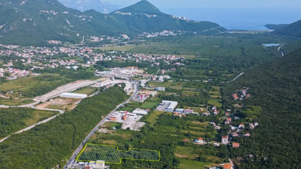 zemljište uz Jadransku magistralu