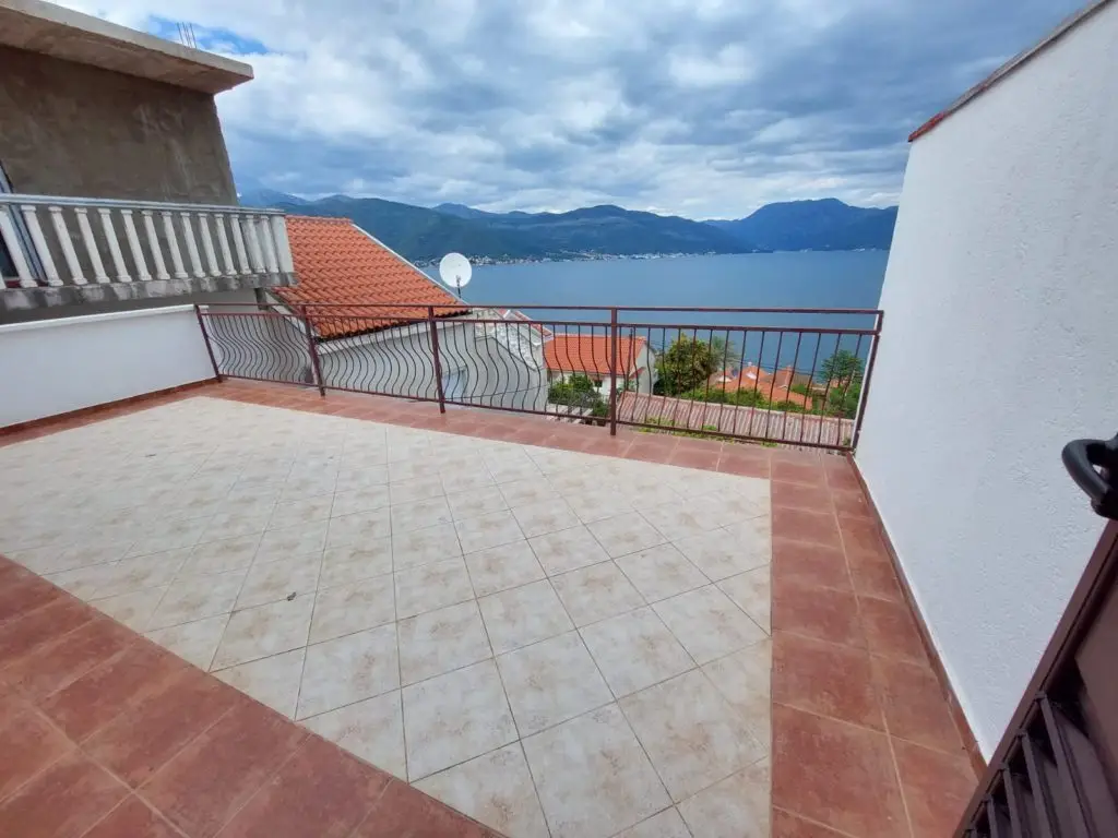 Terrace with tiled floor overlooking the sea and mountains