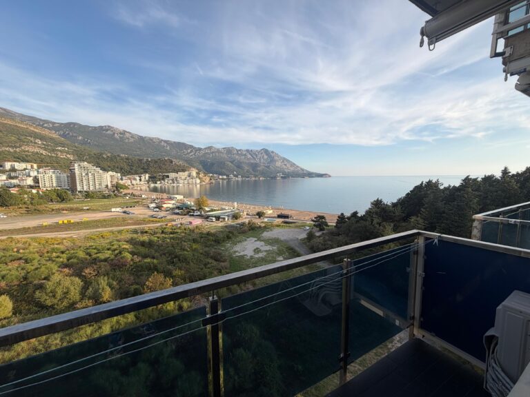 Jednosoban stan u Bečićima sa pogledom na more kod crkve Svetog Tome u Bečićima