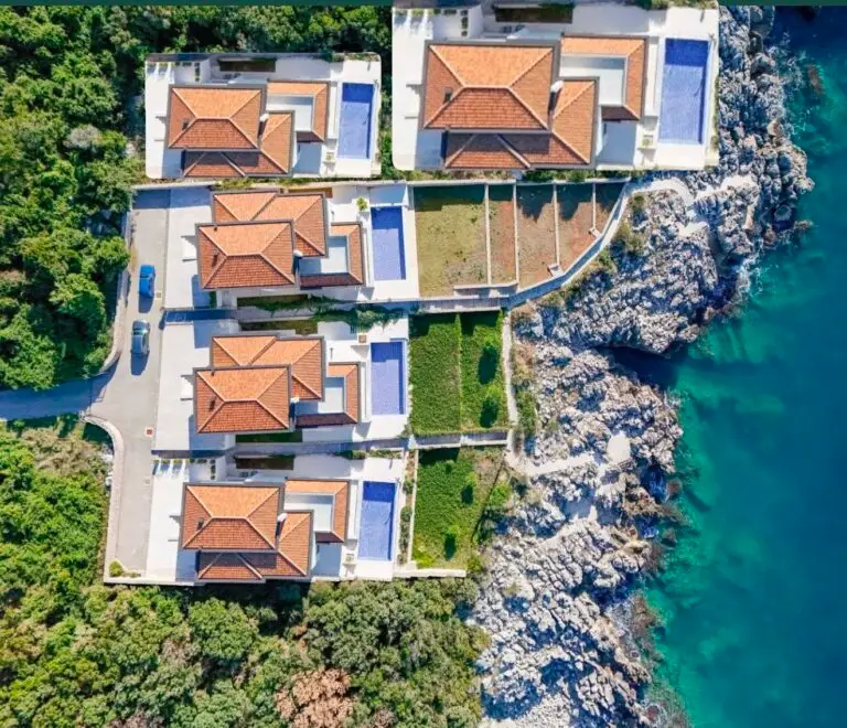 Urbanizovano zemljište na prvoj liniji do mora na Crvenoj glavici